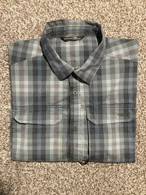 Sitka Gear Men's Gray Plaid Short-Sleeve Button-Up Shirt